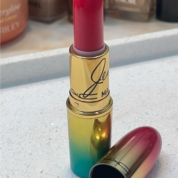 MAC ~ ‘@BENNYDRAMA7’ ~ Amplified Creme Lipstick ~ Full Size  ~ LE ~ FS ~ BNIB - Picture 3 of 16